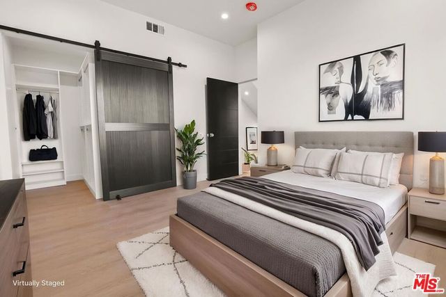 2133 S Longwood Avenue, Los Angeles, CA 90016