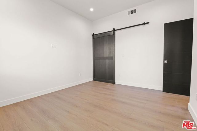 2133 S Longwood Avenue, Los Angeles, CA 90016
