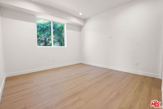 2133 S Longwood Avenue, Los Angeles, CA 90016