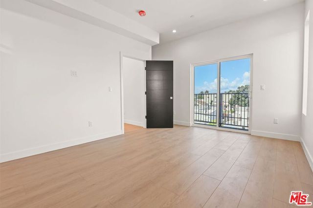 2133 S Longwood Avenue, Los Angeles, CA 90016