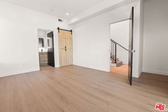 2133 S Longwood Avenue, Los Angeles, CA 90016