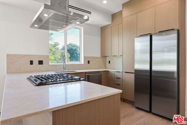 2133 S Longwood Avenue, Los Angeles, CA 90016