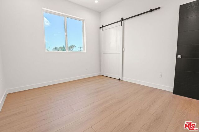 2133 S Longwood Avenue, Los Angeles, CA 90016