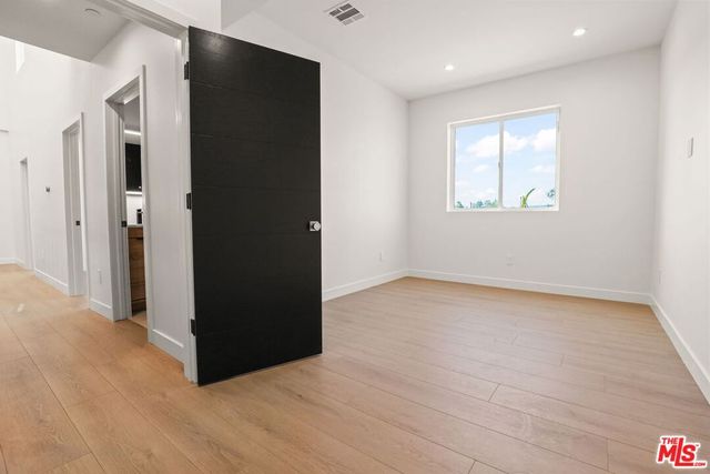 2133 S Longwood Avenue, Los Angeles, CA 90016