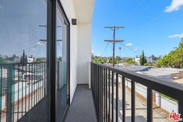 2133 S Longwood Avenue, Los Angeles, CA 90016