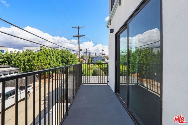 2133 S Longwood Avenue, Los Angeles, CA 90016