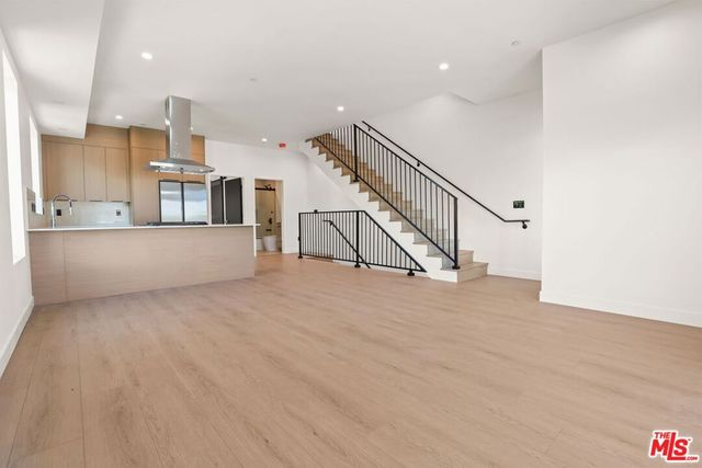 2133 S Longwood Avenue, Los Angeles, CA 90016