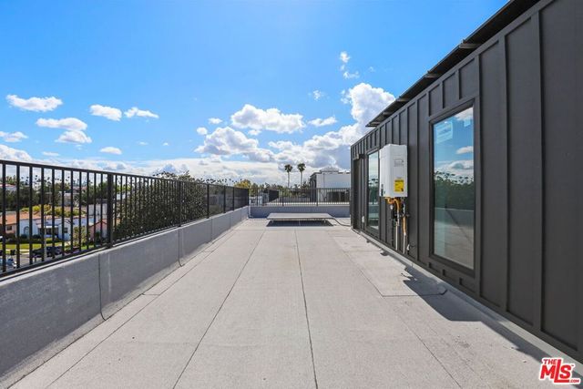 2133 S Longwood Avenue, Los Angeles, CA 90016