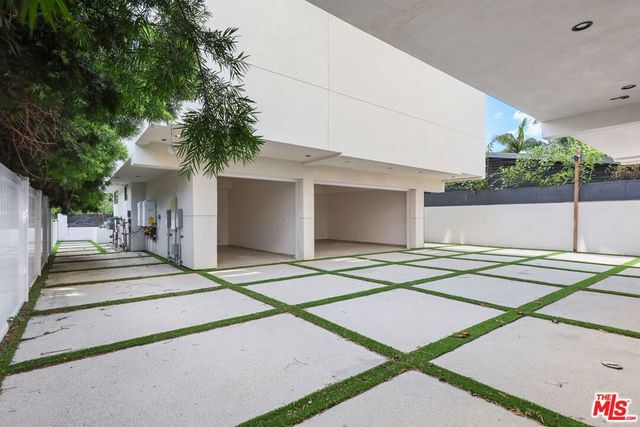 2133 S Longwood Avenue, Los Angeles, CA 90016