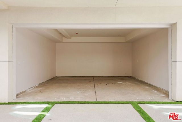 2133 S Longwood Avenue, Los Angeles, CA 90016