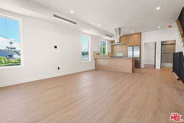 2133 S Longwood Avenue, Los Angeles, CA 90016