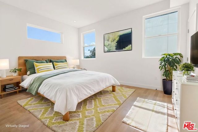 2133 S Longwood Avenue, Los Angeles, CA 90016
