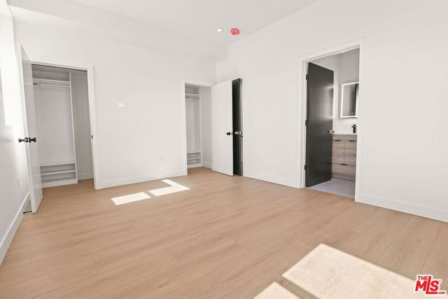2133 S Longwood Avenue, Los Angeles, CA 90016