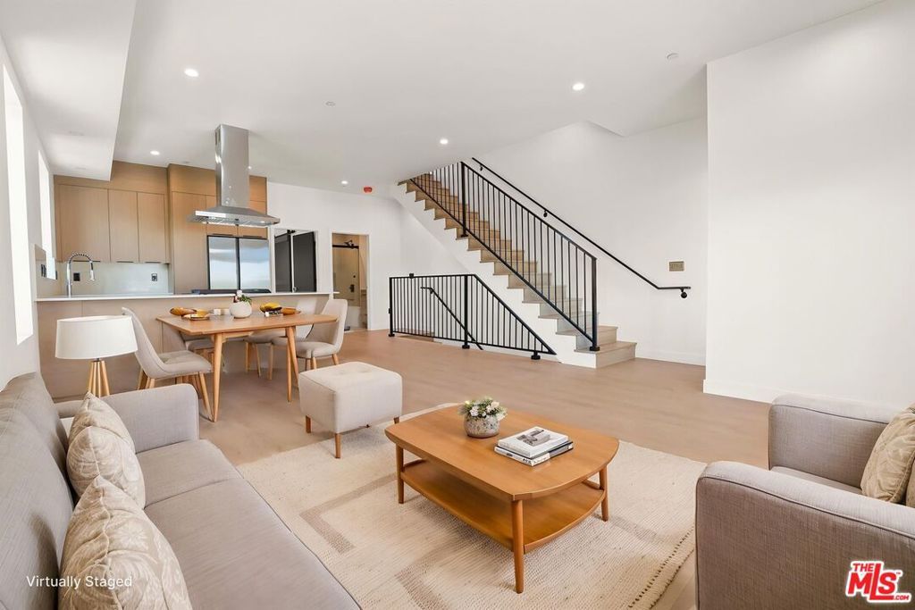 2133 S Longwood Avenue, Los Angeles, CA 90016