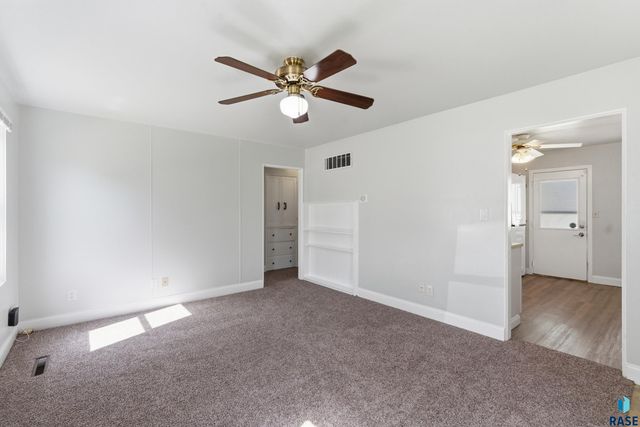 1508 W 28th St Street, Sioux Falls, SD 57105