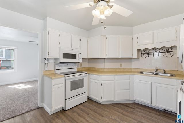 1508 W 28th St Street, Sioux Falls, SD 57105