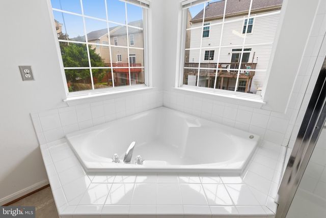 2917 MARKHAMS GRANT DR, Woodbridge, VA 22191