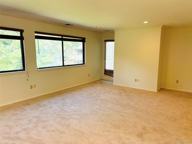88 The Glen 88, Glen Head, NY 11545