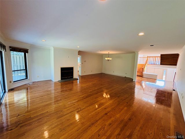 88 The Glen 88, Glen Head, NY 11545