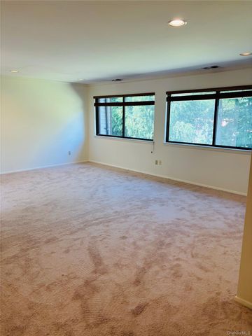 88 The Glen 88, Glen Head, NY 11545