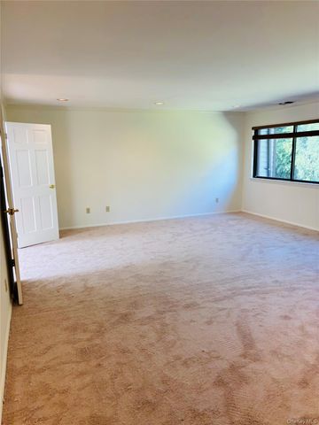 88 The Glen 88, Glen Head, NY 11545