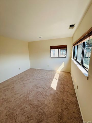88 The Glen 88, Glen Head, NY 11545