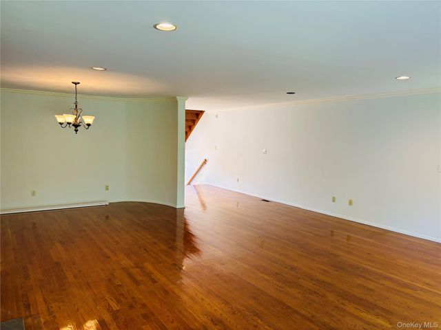 88 The Glen 88, Glen Head, NY 11545