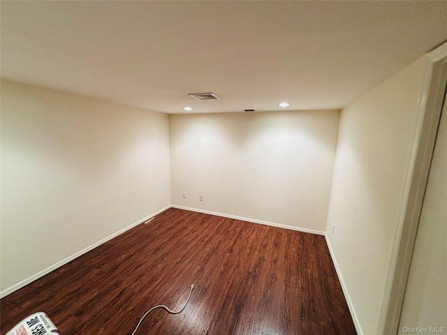 88 The Glen 88, Glen Head, NY 11545