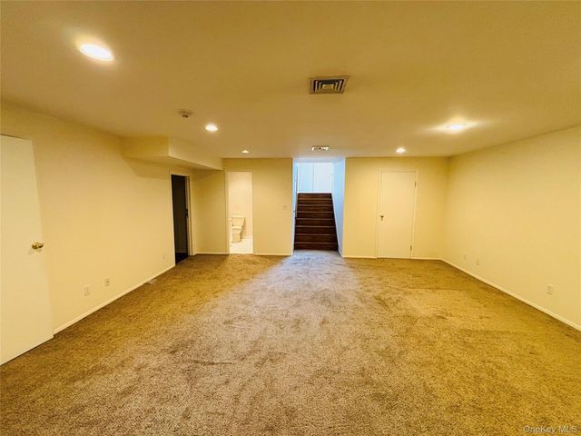 88 The Glen 88, Glen Head, NY 11545
