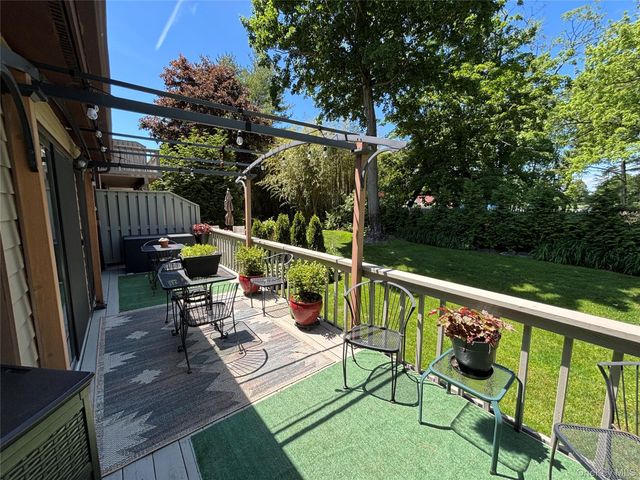 88 The Glen 88, Glen Head, NY 11545
