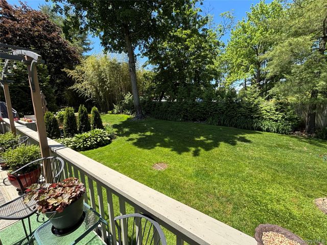 88 The Glen 88, Glen Head, NY 11545