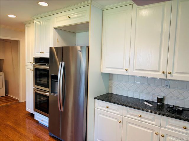 88 The Glen 88, Glen Head, NY 11545