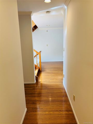 88 The Glen 88, Glen Head, NY 11545