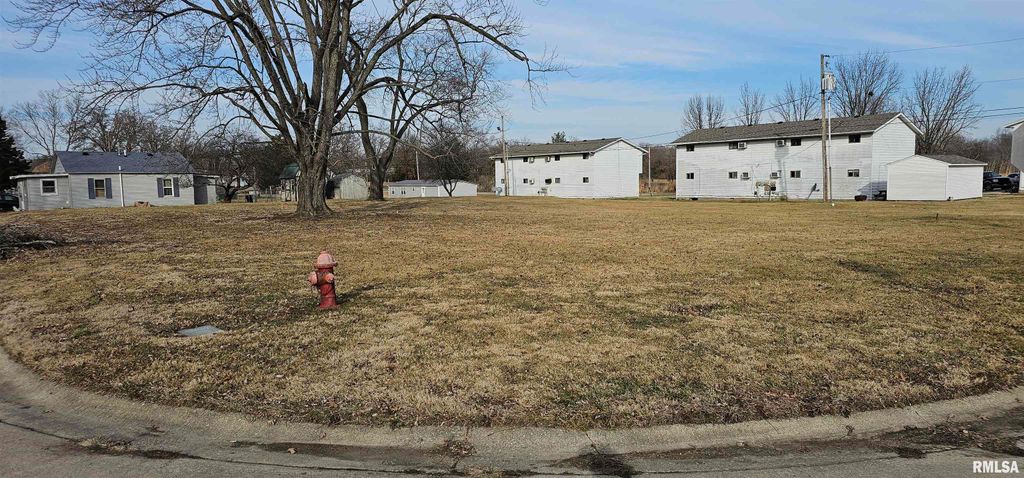 Image 1 of property listing at 0 S HAMILTON Street, Salem, IL 62881