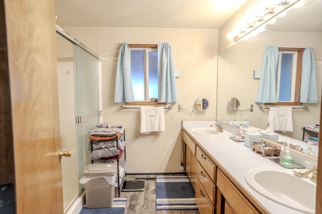 125 Meadow View Drive, Phoenix, OR 97535