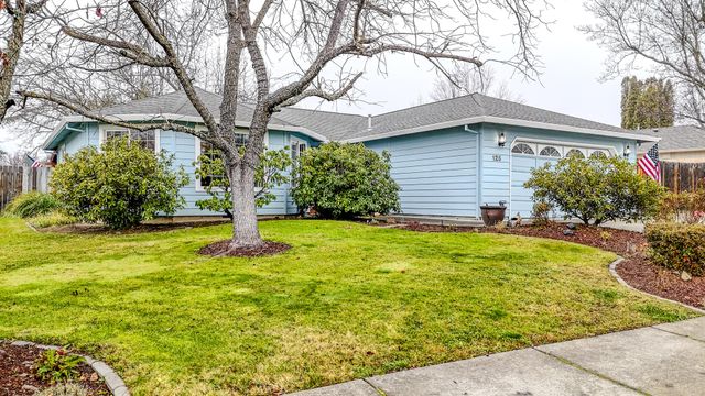 125 Meadow View Drive, Phoenix, OR 97535