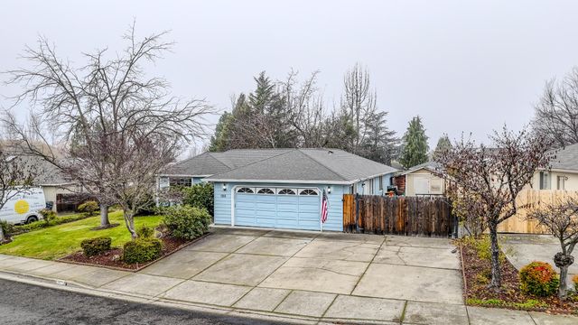 125 Meadow View Drive, Phoenix, OR 97535