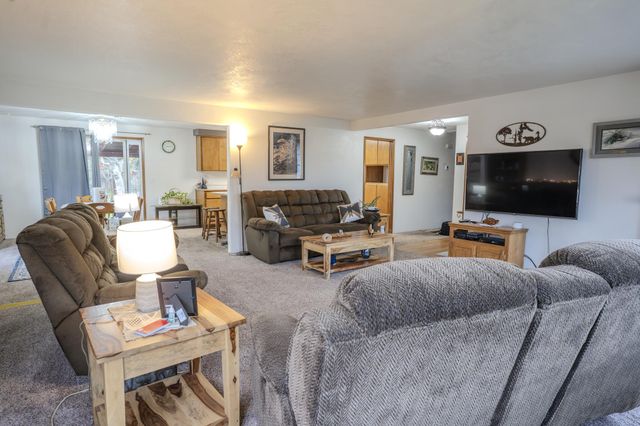 125 Meadow View Drive, Phoenix, OR 97535