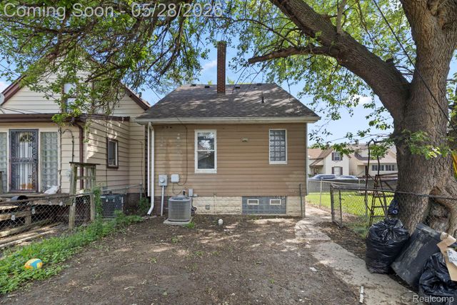 74 Pine Street, River Rouge, MI 48218