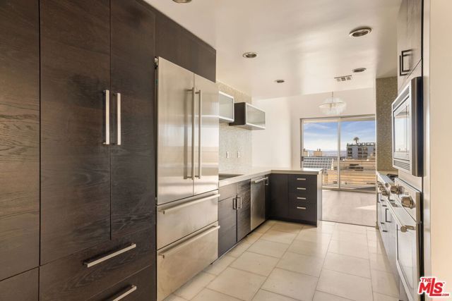 1129 Larrabee Street 14, West Hollywood, CA 90069