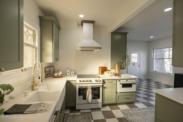 402 W Robinson Street, Carson City, NV 89703