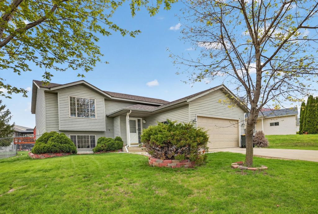4647 Savannah Drive NW, Rochester, MN 55901