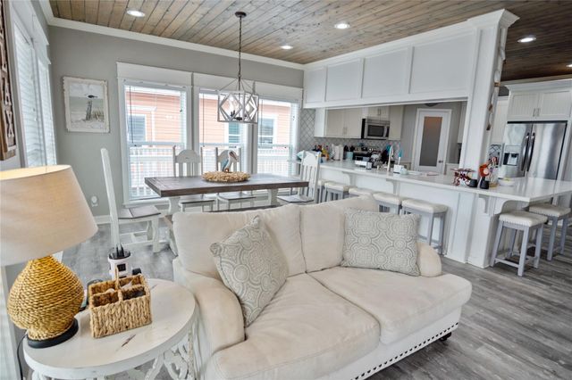 2636 Whitecap, Crystal Beach, TX 77650