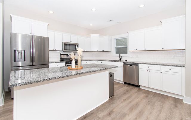 9805 Manning Street, Leo, IN 46765