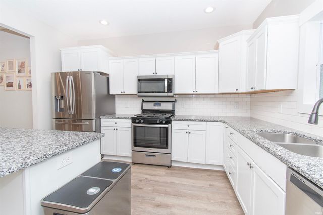 9805 Manning Street, Leo, IN 46765