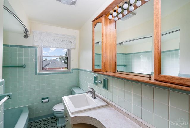 5025 Boomer Road, Cincinnati, OH 45247