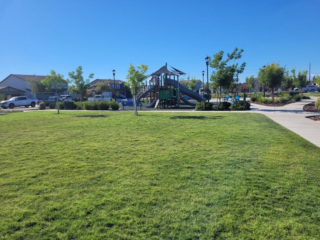 Image 17 of property listing at 2012 Richard Avenue, Sanger, CA 93657