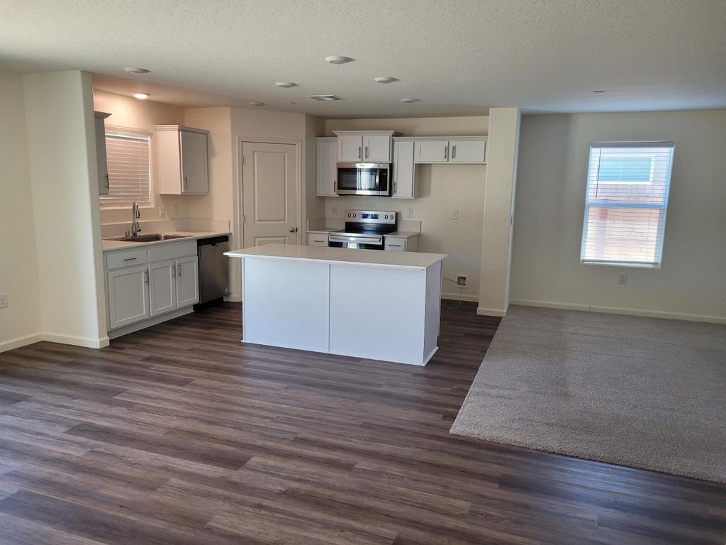 Image 3 of property listing at 2012 Richard Avenue, Sanger, CA 93657