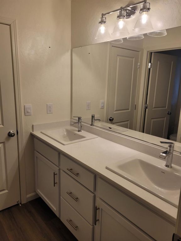 Image 5 of property listing at 2012 Richard Avenue, Sanger, CA 93657