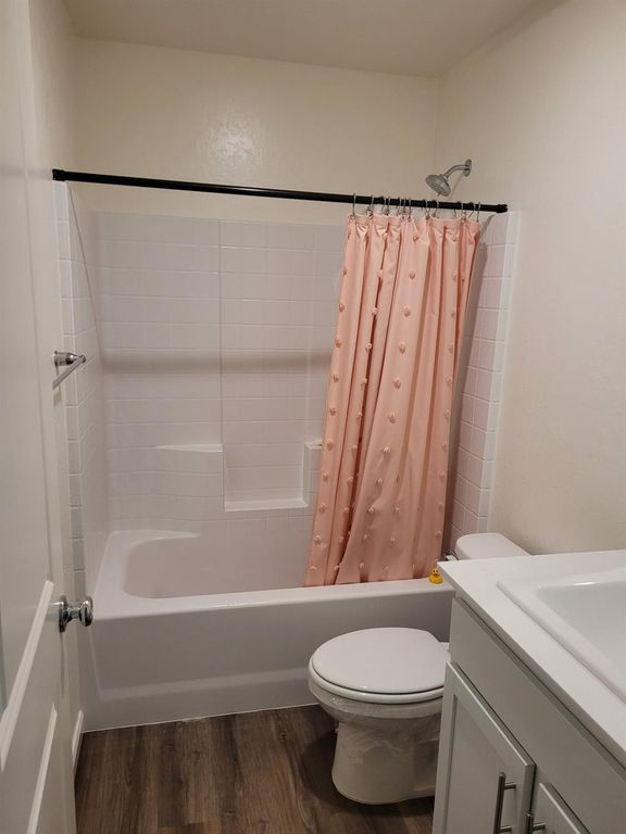 Image 7 of property listing at 2012 Richard Avenue, Sanger, CA 93657